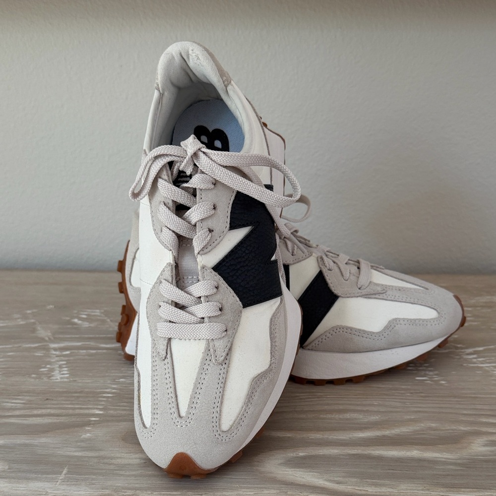 NEW New Balance Women’s 327